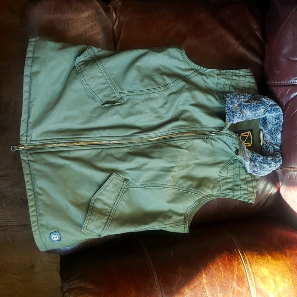 Lined winter vest Small Dark earthly green with grey fur colar durable zipper